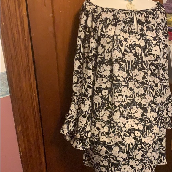 Black and white tunic blouse - Picture 3 of 3